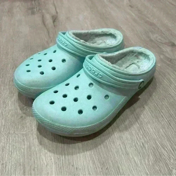 Crocs Classic Light Blue Insulated Lined Clogs Women’s Size 6 - Picture 1 of 6